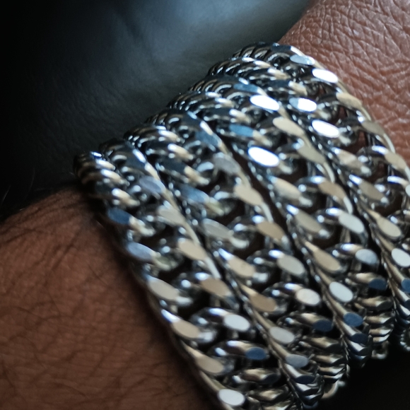 Hot 2 Big Beautiful Cuban Link Men 10mm Silver Bracelets - Picture 2 of 6